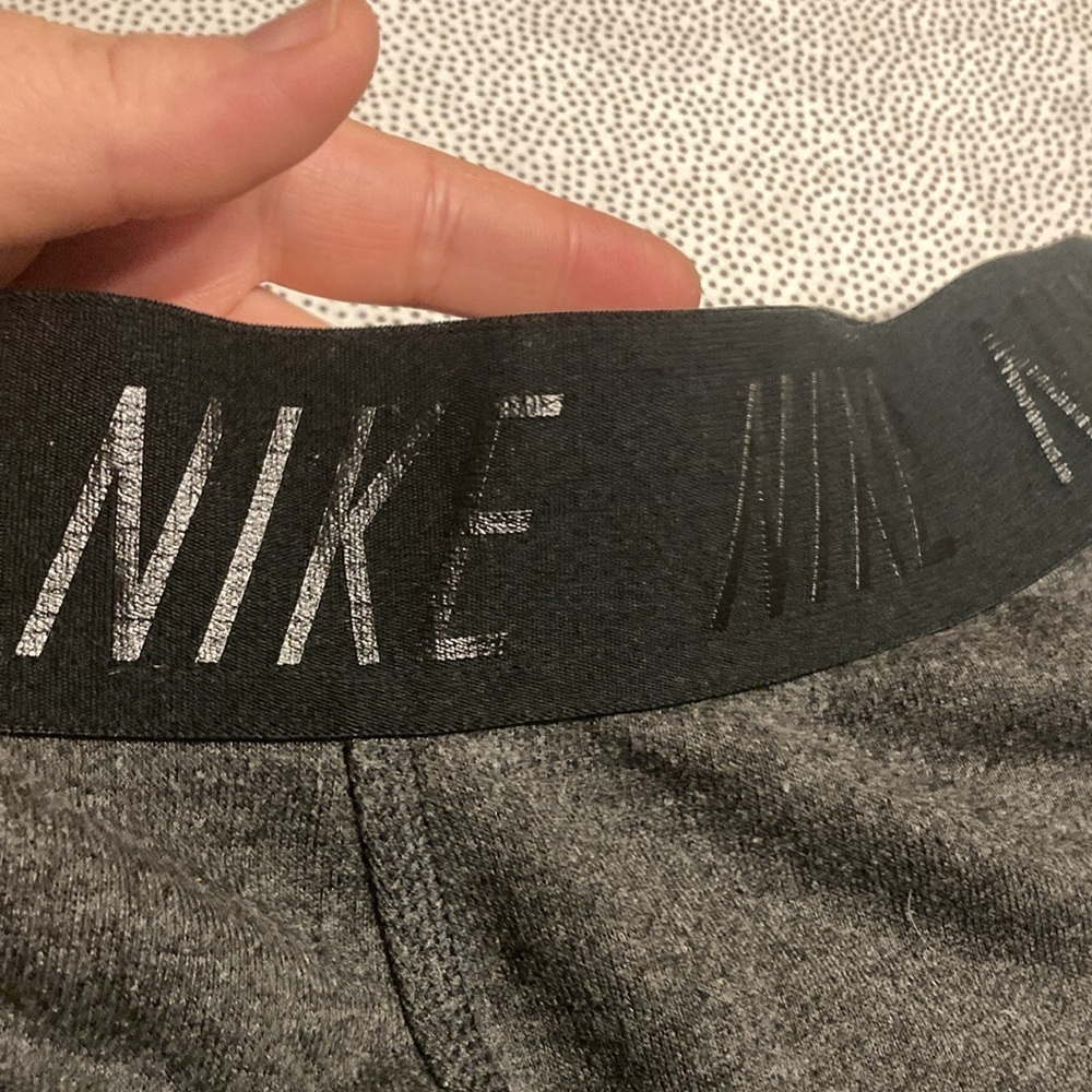 Nike women’s capri size M - Picture 12 of 14